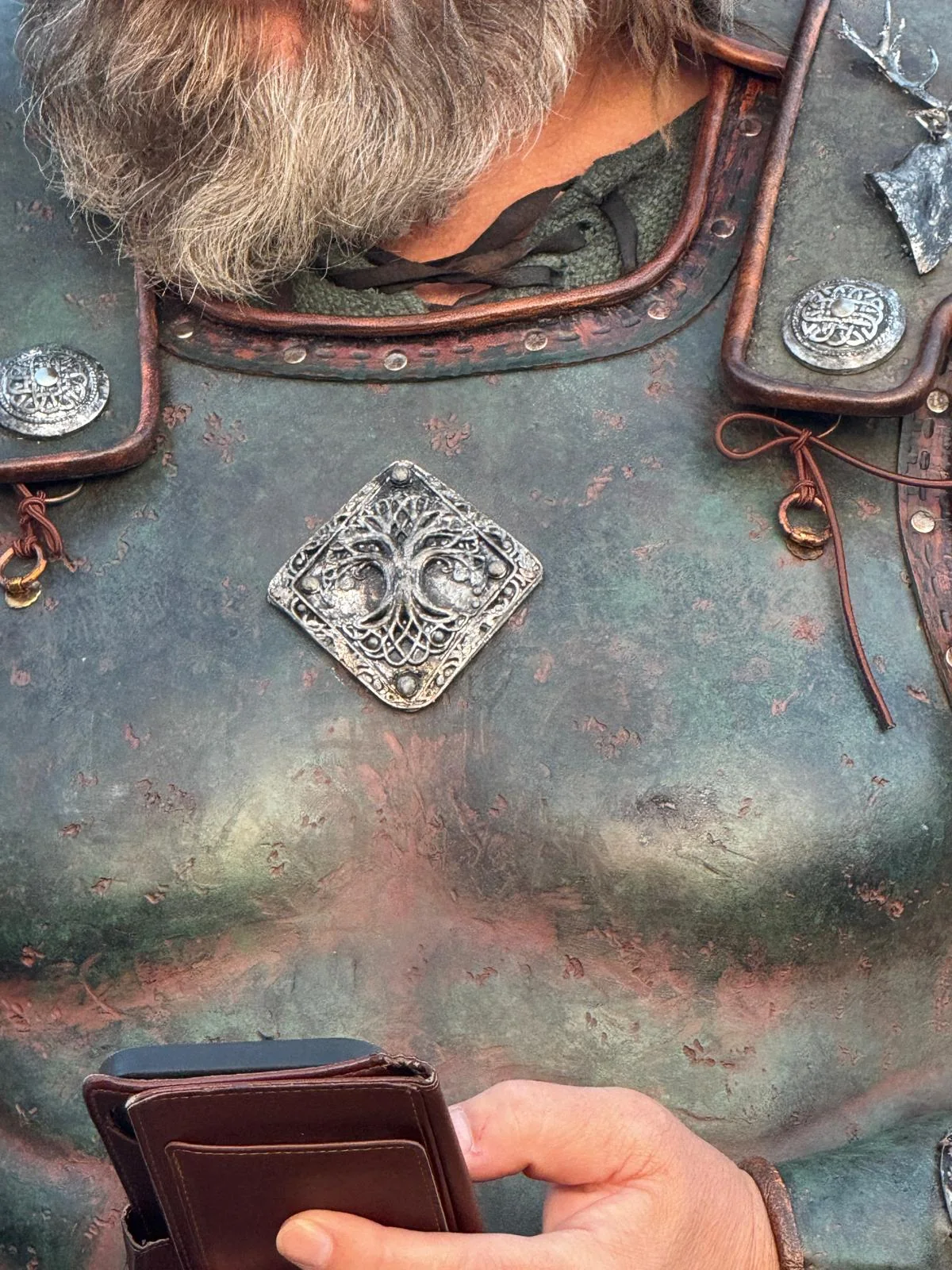 Pechera de armadura con pátina verde