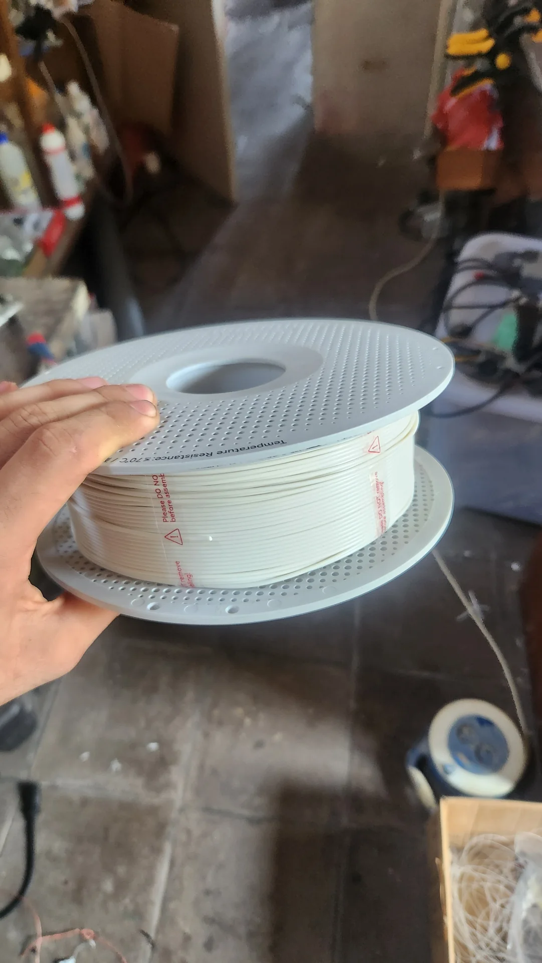 Bobina de material de impresión preparada en el taller