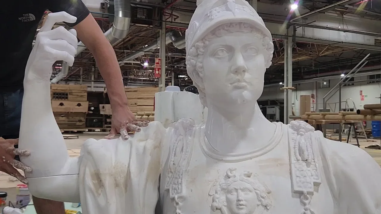 Estatua montada, todavía sin pintar